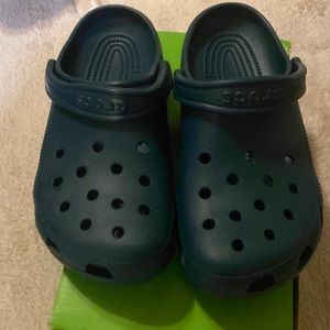 Classic Evergreen Crocs (Womens 9, Men’s 7) New in Box